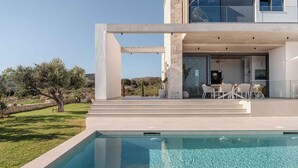 Luxe villa, 2 slaapkamers, privézwembad, uitzicht op zee | Exterieur