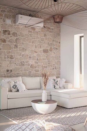 Deluxe-Villa, 2 Schlafzimmer, eigener Pool, Meerblick | Wohnbereich