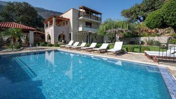 Iron/ironing board, free WiFi