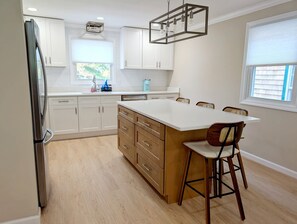 Fridge, microwave, oven, stovetop - Gorgeous 4 Bedroom House Walking Distance to Ocean Beach (New London)