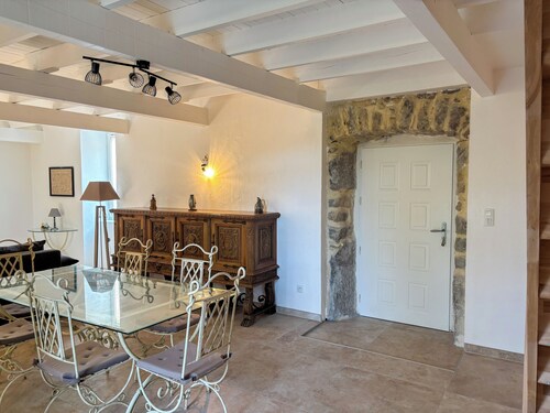 Maison de famille avec jardin clos au coeur d'un petit village Ardéchois.