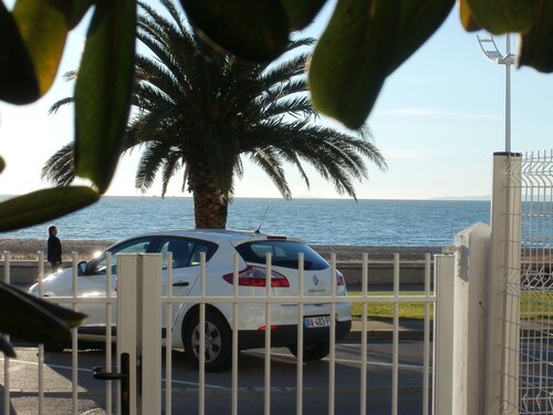 GRAND CONFORT FOR 6 PEOPLE ON THE SEAFRONT AT GRAU DU ROI