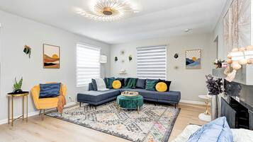 Smart TV, table tennis