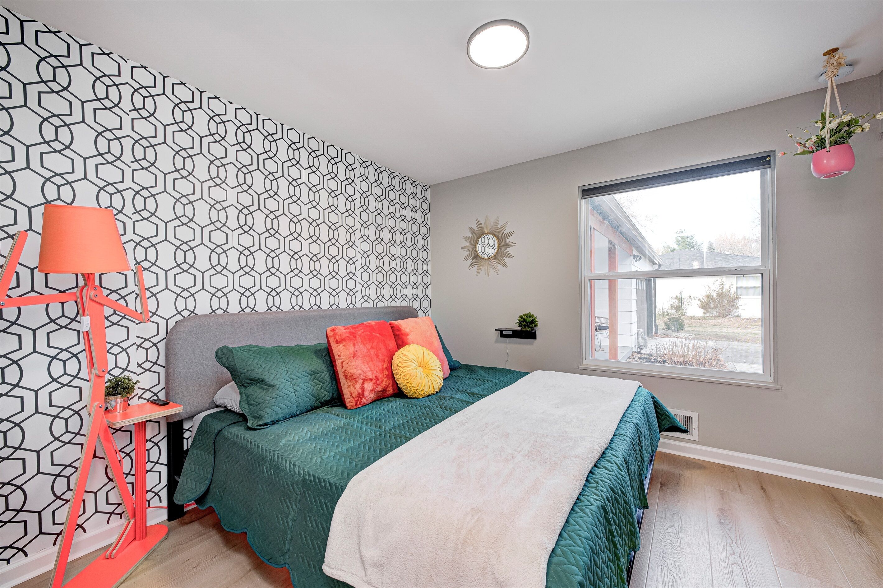 Bureau, fer et planche à repasser, lit parapluie, Wi-Fi gratuit