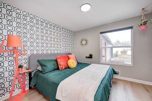 Schreibtisch, Bügeleisen/Bügelbrett, Reisekinderbett, kostenloses WLAN