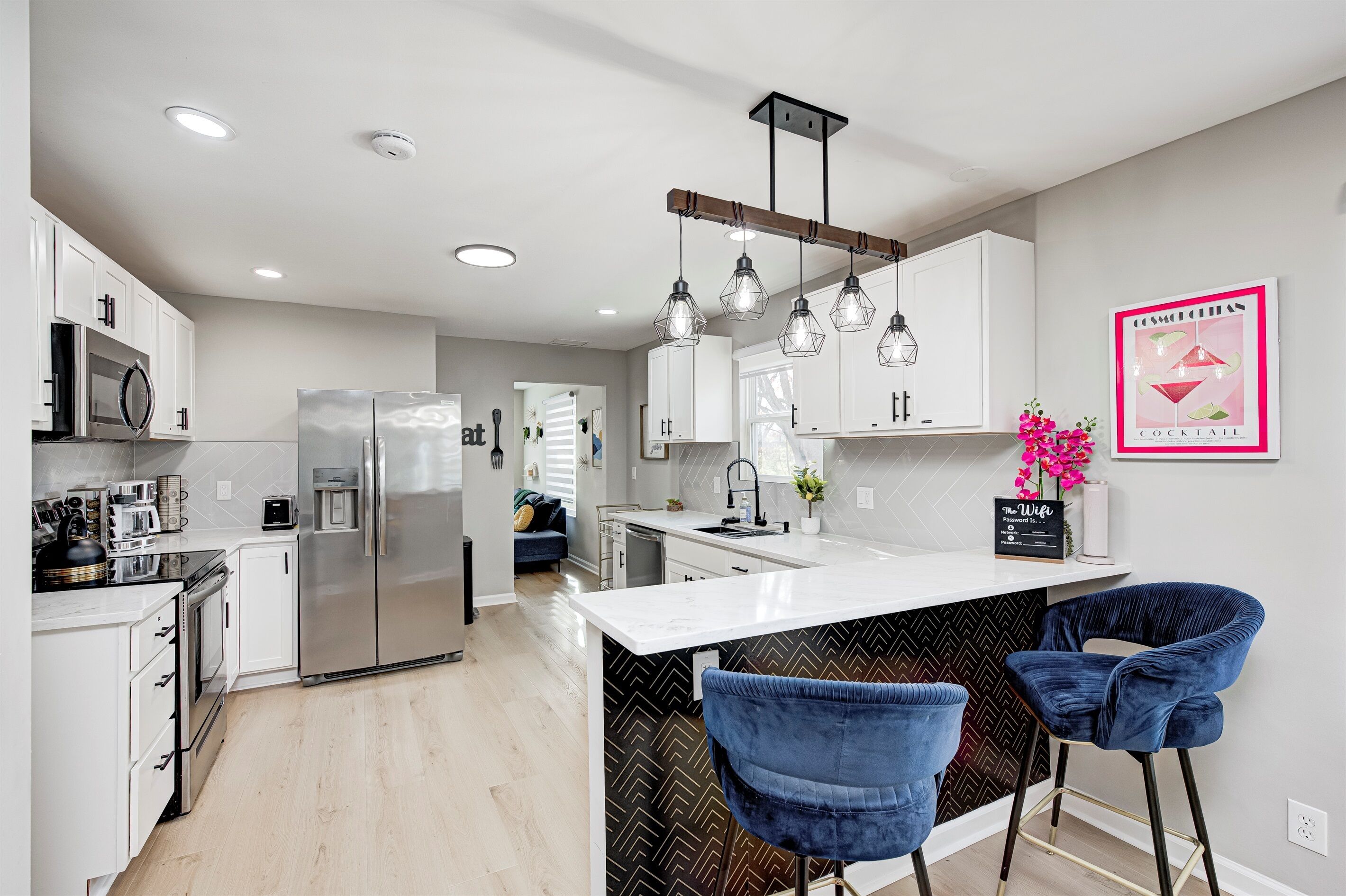 Réfrigérateur, micro-ondes, four, plaque de cuisson