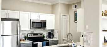 Chic 1BR Retreat in Magnolia Near The Woodlands