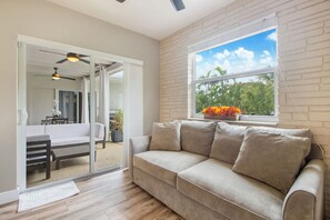 TV - Casa Shalom - Elegant & Calm - Pool House (Hollywood)