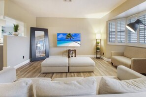 TV - Casa Shalom - Elegant & Calm - Pool House (Hollywood)