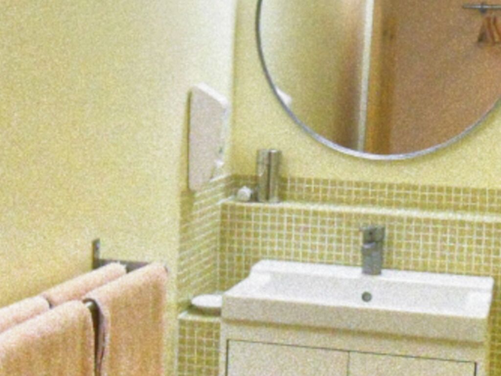 Classic Single Room, 1 King Bed, Non Smoking | Bathroom | Shower, free toiletries, bathrobes, towels