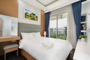 Presidential Suite, 3 Bedrooms, Club lounge access, City View | Egyptian cotton sheets, premium bedding, down duvets