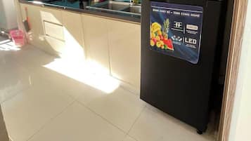 Royal Suite, 1 Bedroom, Club lounge access, City View | Private kitchen | Full-sized fridge, microwave, oven, stovetop