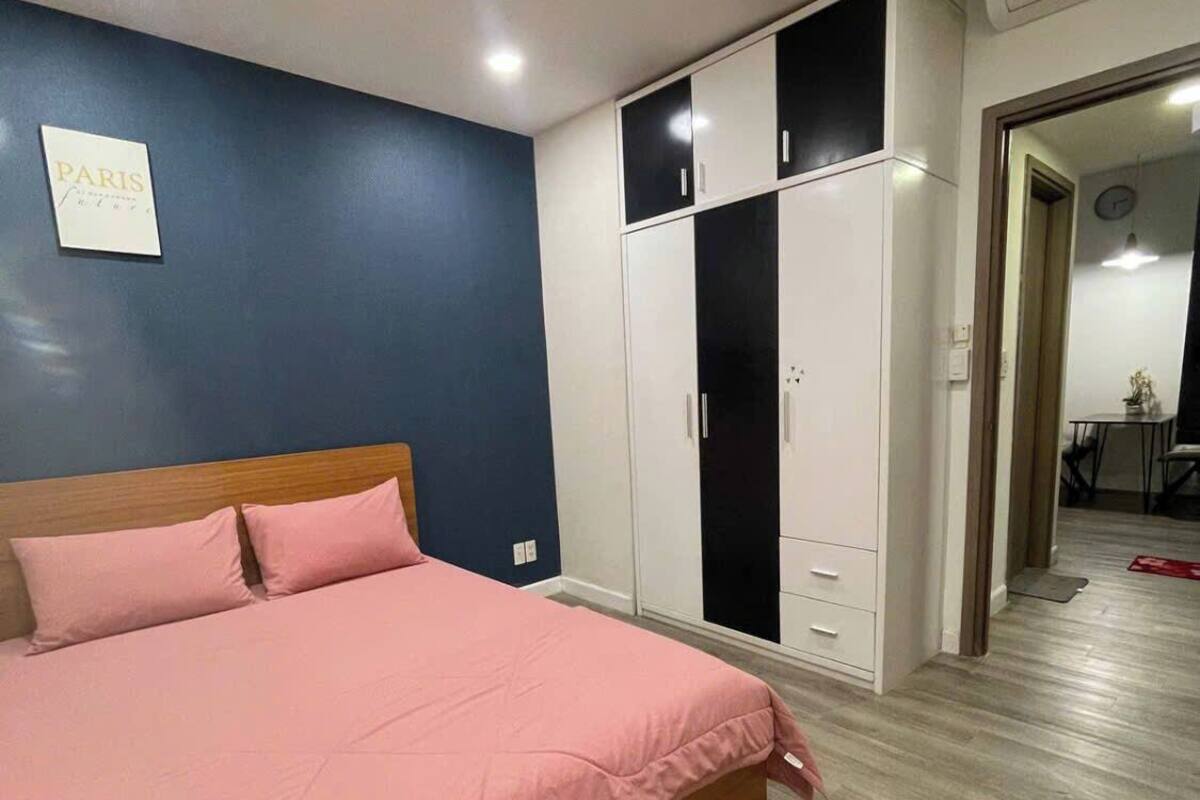 Egyptian cotton sheets, premium bedding, down duvets