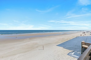 On the beach - ☀️Oceanfront with Great Views | Awesome Location | Ocean Trillium 601☀️ (New Smyrna Beach)