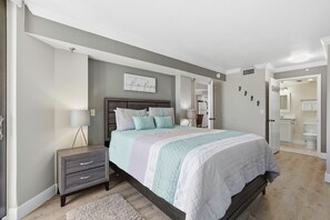 Escritorio, wifi gratis y ropa de cama 