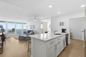 Interior - Romantic Getaway • No-Drive Beach • Beautifully Updated Smyrna Beach Club 815B (New Smyrna Beach)