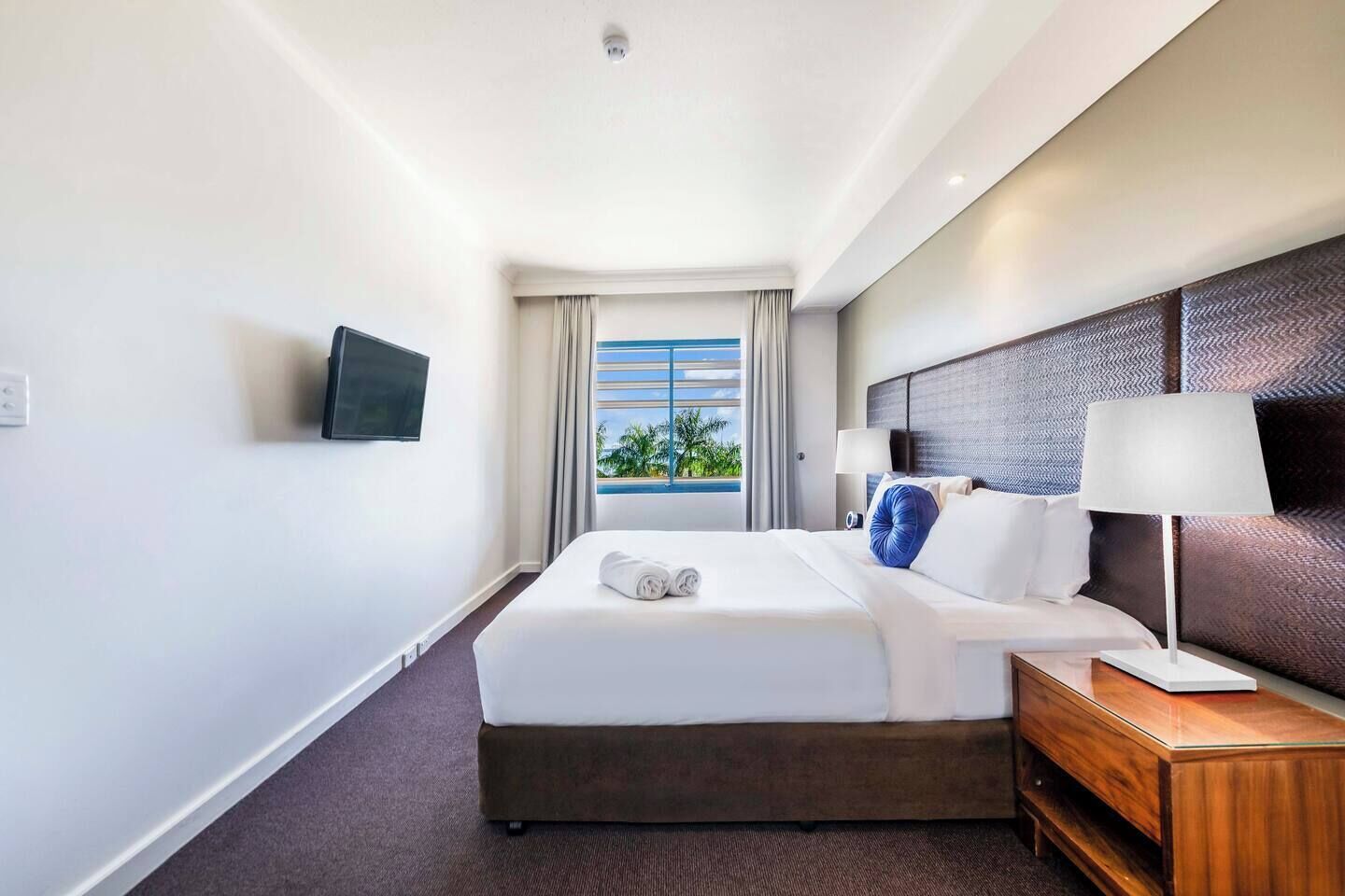 Een strijkplank/strijkijzer, wifi, beddengoed