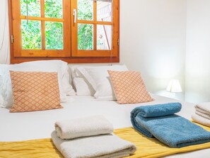 Travel cot, WiFi, bed sheets - Bungalow Kaz Mendé in Sainte-Anne (Sainte-Anne)