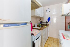 Coffee/tea maker, fridge, microwave, oven - Perfect Location: Apartment at Prainha (Arraial do Cabo)