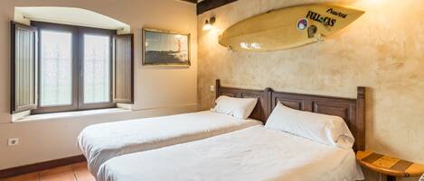 WiFi, bed sheets