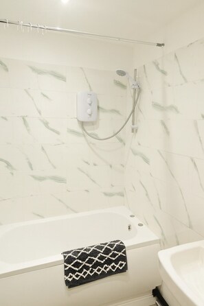 Towels, soap, toilet paper - James Lodge Rishton (Rishton)