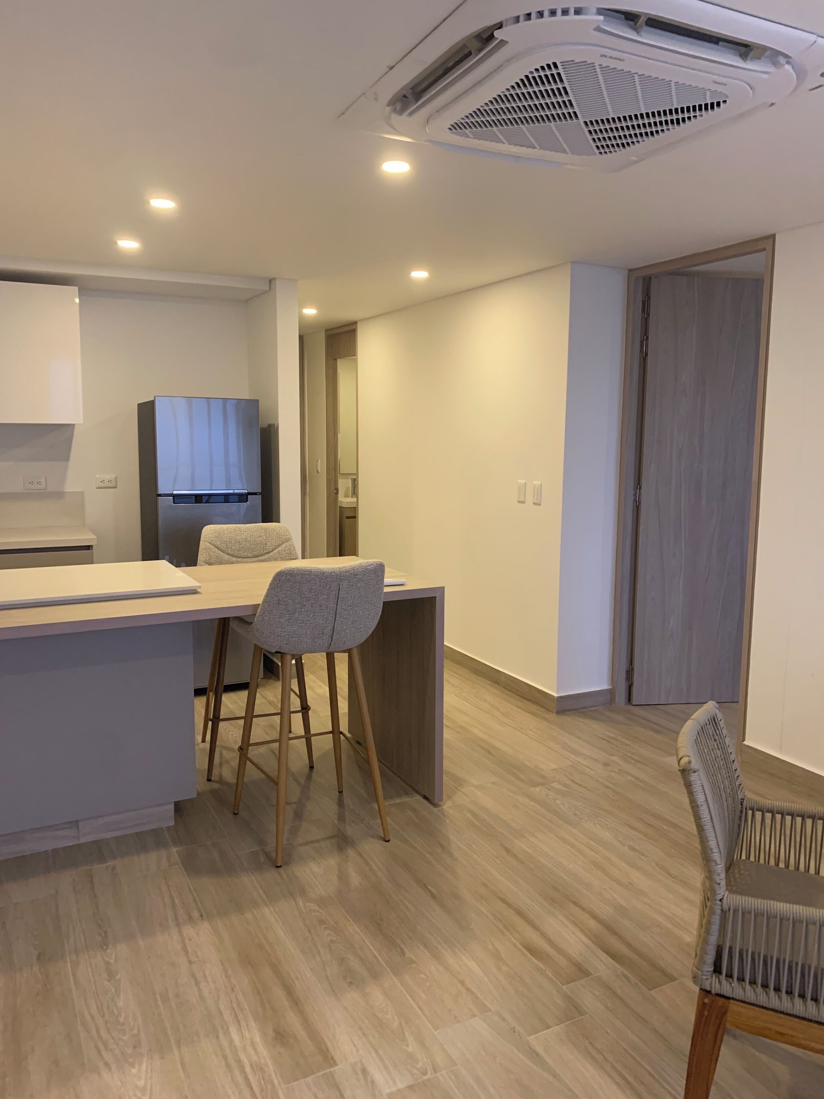 Apartemen Superior, balkon, pemandangan teluk | Area keluarga | TV layar datar
