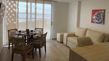 Apartemen Superior, balkon, pemandangan teluk | Area keluarga