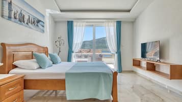 Penthouse, Balcony, Sea View | In-room safe, soundproofing, iron/ironing board, free WiFi