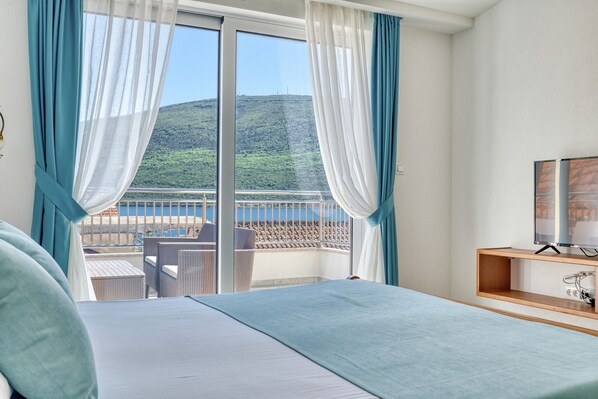 Penthouse, Balcony, Sea View | In-room safe, soundproofing, iron/ironing board, free WiFi - Apartments Ljubica (Denovici)