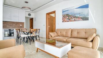 Penthouse, balkon, uitzicht op zee | Woonruimte