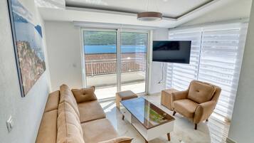 Çatı Katı Süiti (Penthouse), Balkon, Deniz Manzaralı | Odada kasa, ses yalıtımı, ütü/ütü masası, ücretsiz kablosuz İnternet