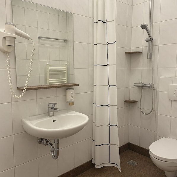 Standard Double Room | Bathroom | Shower, free toiletries, soap, shampoo