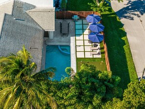 Een verwarmd zwembad