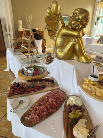 Desayuno continental incluido todos los días . Schiff am See