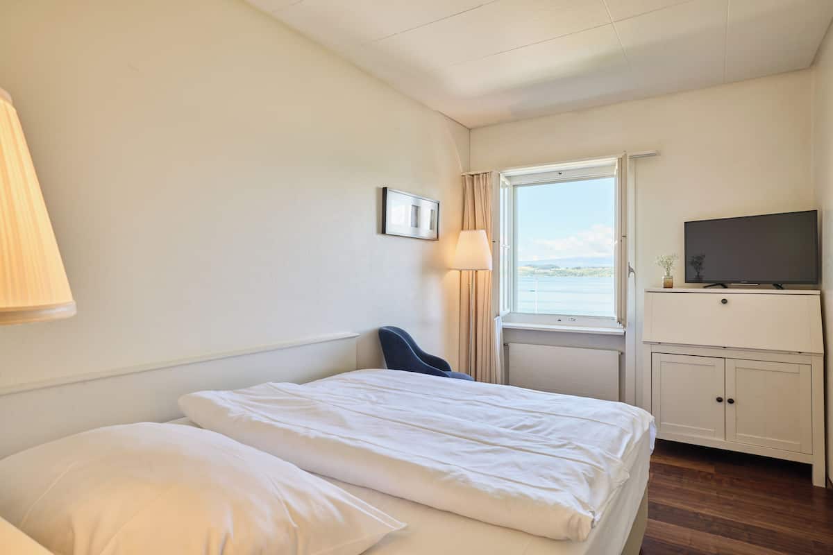 Panoramic Single Room, Lake View | WiFi (free)
