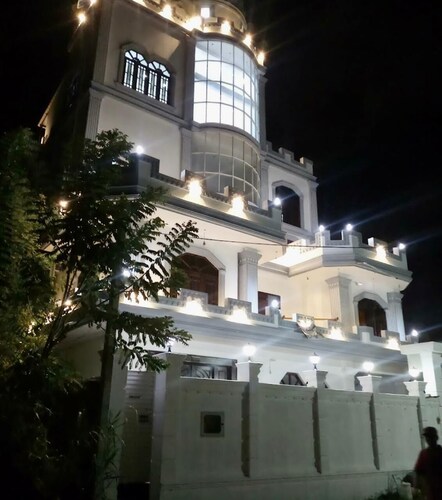 White palace Airport hotel