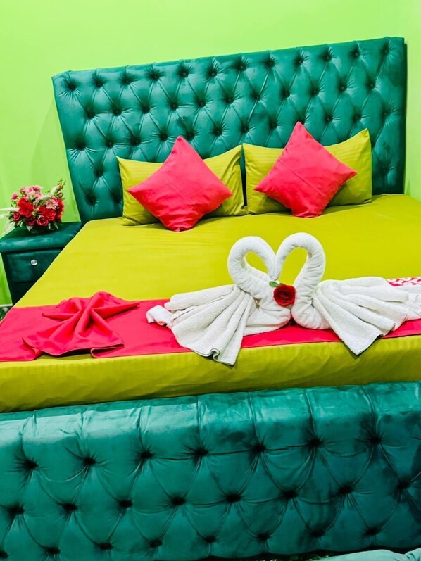 Deluxe Double Room, Balcony, Garden View | Desk, laptop workspace, iron/ironing board, free WiFi