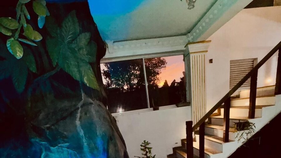 White palace Airport hotel