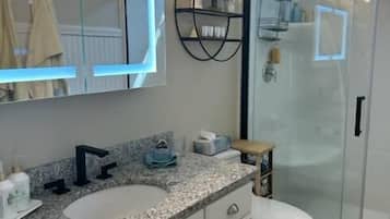 Condo, 1 giường cỡ queen (Seaglass Village 500 - Seaglass Villa) | Phòng tắm