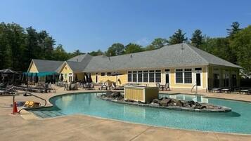 Condo, 1 Katil Ratu (Queen) (Seaglass Village 500 - Seaglass Villa) | Kolam renang | Kolam renang tertutup