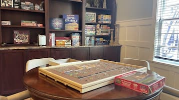 Condo, 1 Queen Bed (Seaglass Village 500 - Seaglass Villa) | Game room