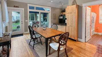 Kondominium, 1 Tempat Tidur King (Seaglass Village 182 - Coral Retreat) | Tempat makan