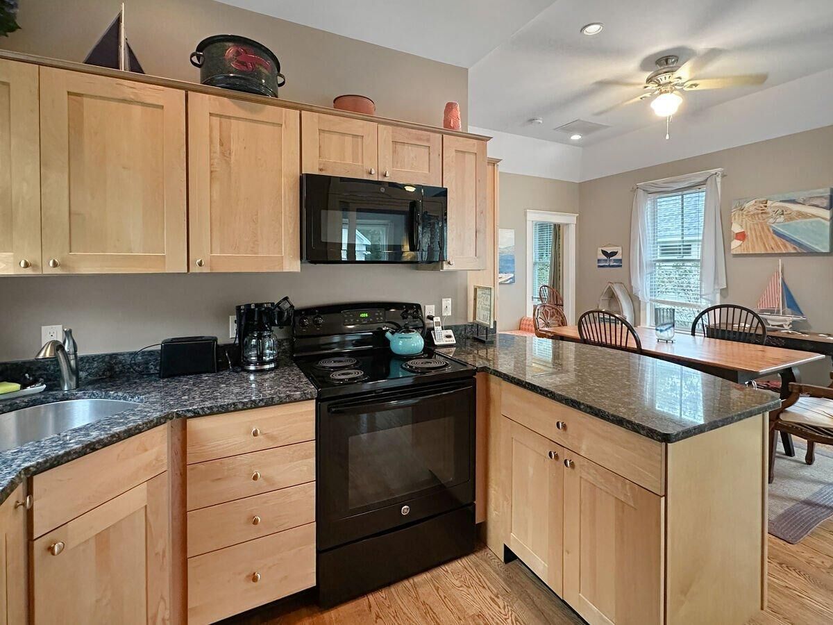 Condo, 1 King Bed (Seaglass Village 182 - Coral Retreat) | Private kitchen