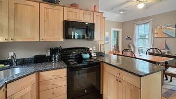 Condo, 1 King Bed (Seaglass Village 182 - Coral Retreat) | Private kitchen