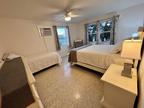 Tallelokero huoneessa, silitysrauta/-lauta, ilmainen Wi-Fi