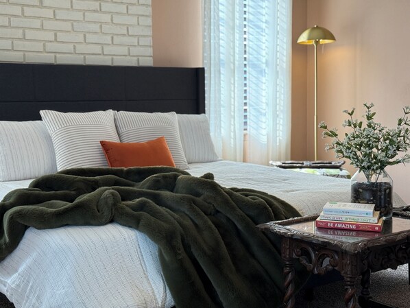 Iron/ironing board, Internet, bed sheets