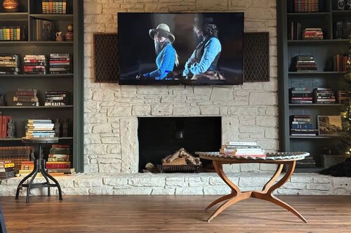 The Parish • 23-Acre Country Retreat