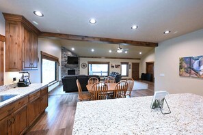 Interior - Bootjack Get Away – 3 Ensuite Bedrooms, AC, Trails Access, 20 Min to Yellowstone (Island Park)