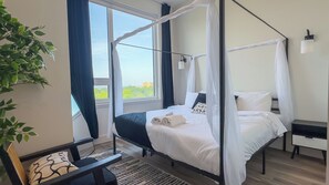 Dreamy canopy bed framed by sunlight and peaceful skyline views 🌤️ - Boho Bliss! 2 Apts Same Hallway, Sleep 16, Free Parking for 2, 20% OFF! By EWR. (East Orange)