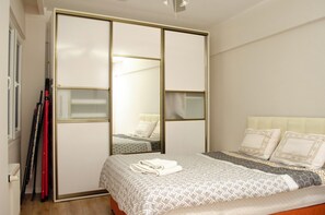 2 habitaciones, tabla de planchar con plancha, wifi y ropa de cama 